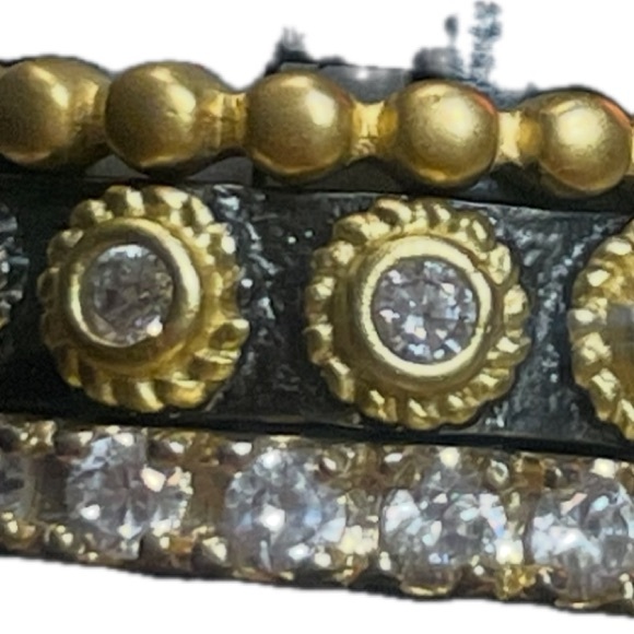 Sterling silver core 14k and rhodium matte finish. Single stack ring - Picture 7 of 9